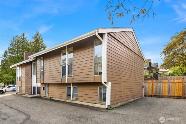 Property photo for 326 Ne 50th Street, Seattle