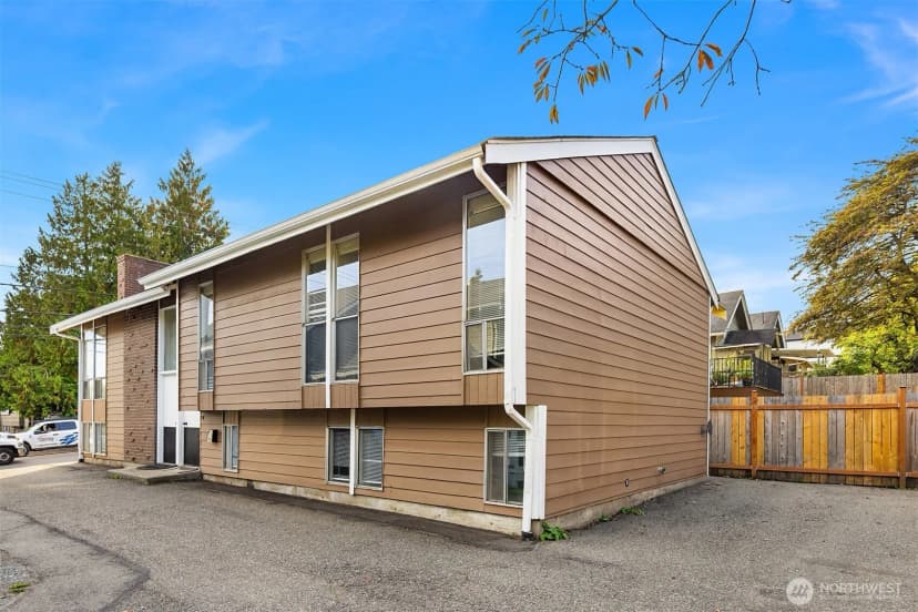 Property photo for 326 Ne 50th Street, Seattle