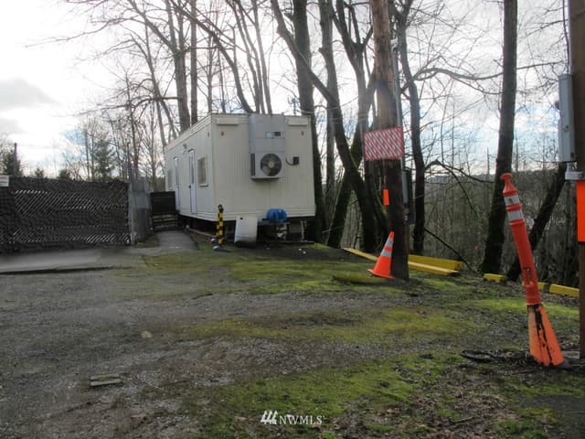 Property photo for 2457 Kamber Road, Bellevue photo 2