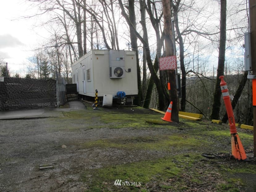 Property photo for 2457 Kamber Road, Bellevue photo 2