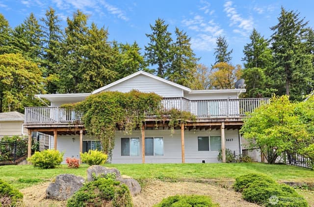 Property photo for 1617 5th Street SE, Puyallup
