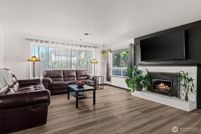 Property photo for 343 4th Street SE, Puyallup