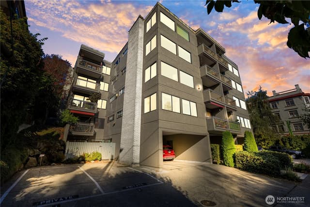 Property photo for 654 W Olympic Place #101, Seattle