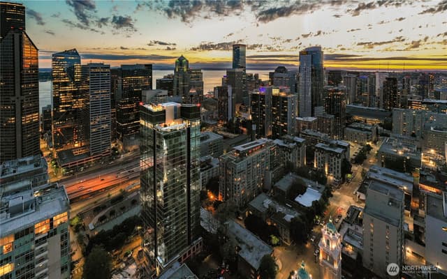 Property photo for 800 Columbia Street #1808, Seattle