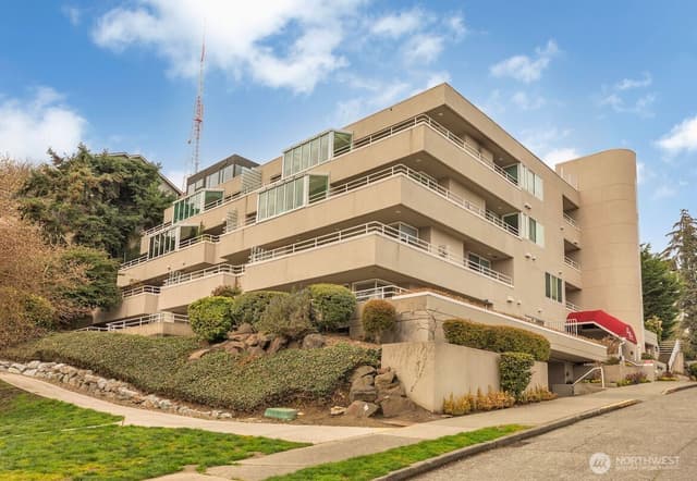 Property photo for 1231 5th Avenue N #101, Seattle