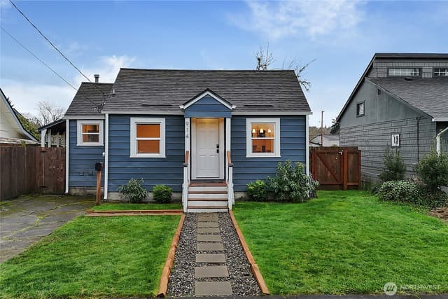 Property photo for 914 6th Avenue SW, Puyallup