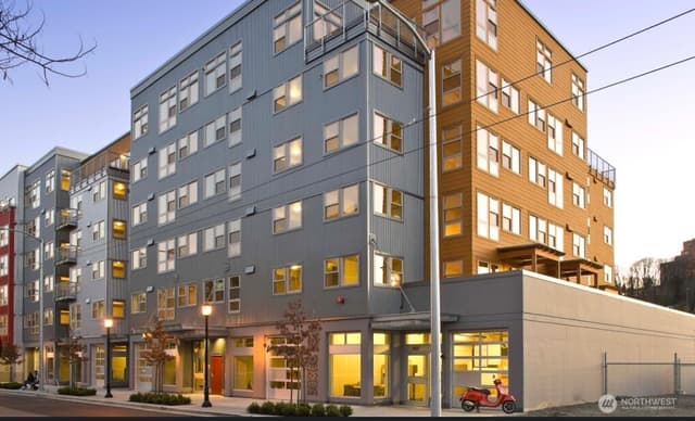 Property photo for 827 Hiawatha Place S #406, Seattle