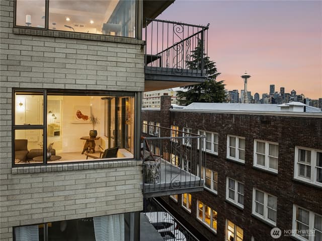 Property photo for 912 3rd Avenue W #202, Seattle