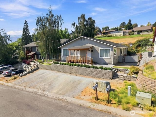 Property photo for 380 N Shore Court, Manson