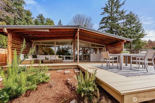 Property photo for 15863 15th Avenue NE, Shoreline