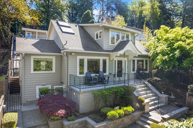 Property photo for 2514 Lake Park Drive S, Seattle