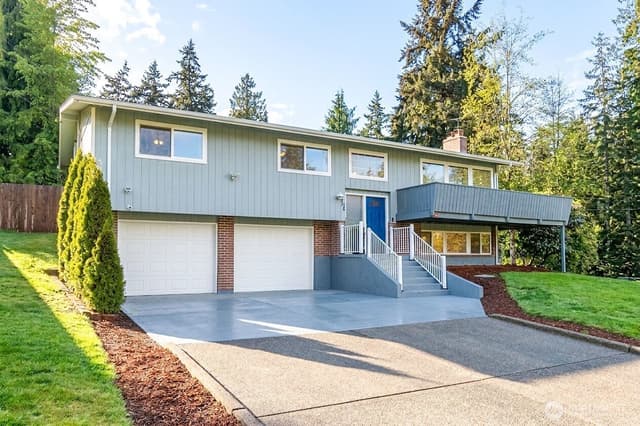 Property photo for 408 119th Avenue E, Edgewood