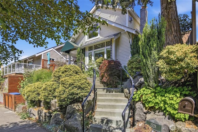Property photo for 1528 1st Avenue W, Seattle
