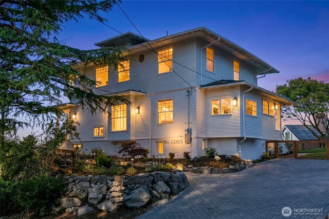 Property photo for 1303 E Lynn Street, Seattle