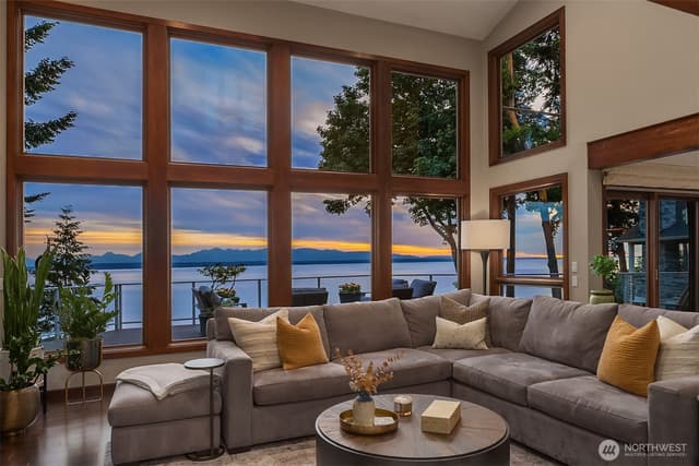 Property photo for 15718 72nd Avenue W, Edmonds