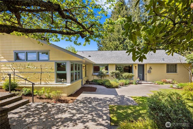 Property photo for 3409 Magnolia Blvd W, Seattle