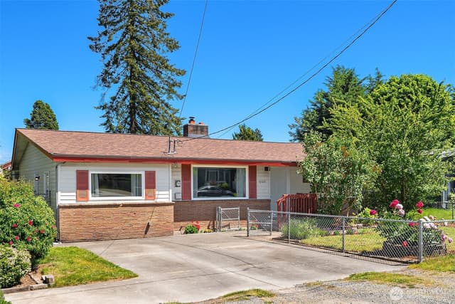 Property photo for 16022 11th Avenue SW, Burien