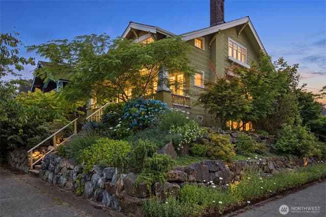 Property photo for 5521 12 Avenue NE, Seattle