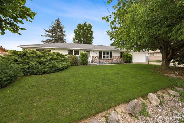Property photo for 1005 17th Street NW, Puyallup