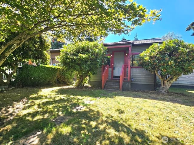 Property photo for 14337 Burke Avenue N, Seattle