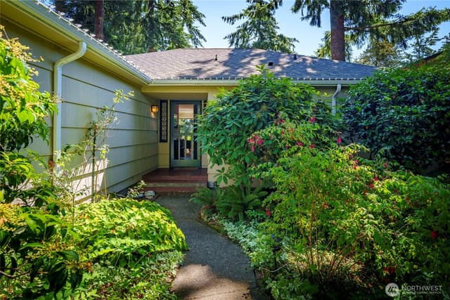 Property photo for 6626 57th Avenue NE, Seattle