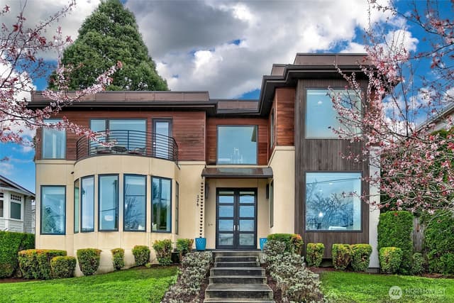 Property photo for 526 14th Avenue W, Kirkland
