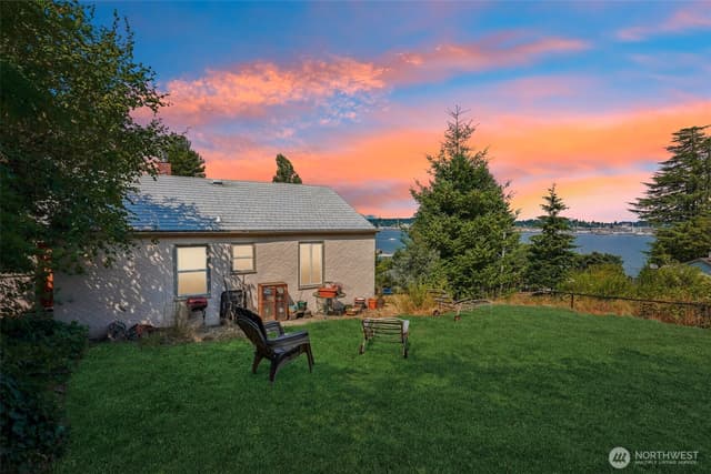 Property photo for 215 Farragut Ave, Port Orchard