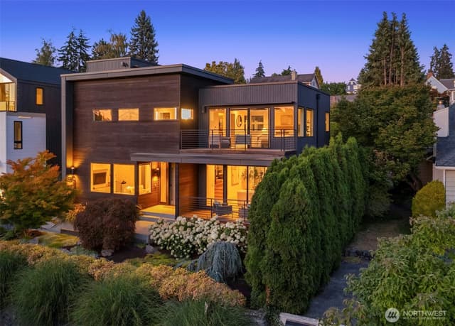 Property photo for 2524 30th Avenue W, Seattle