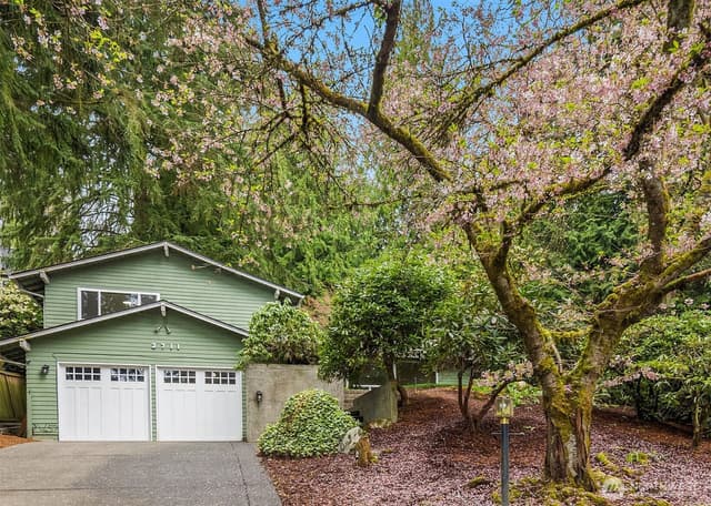 Property photo for 2711 101st Place NE, Bellevue