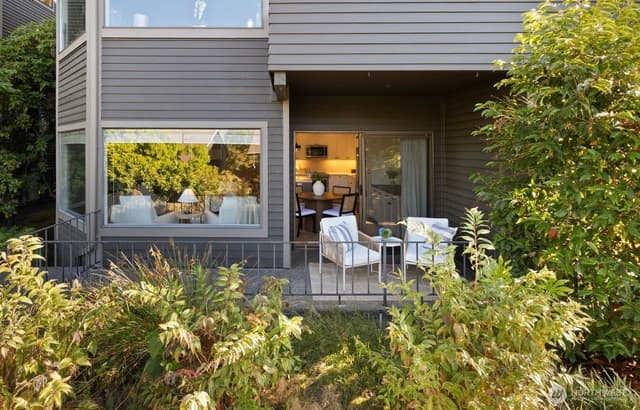 Property photo for 2616 4th Avenue N #402, Seattle