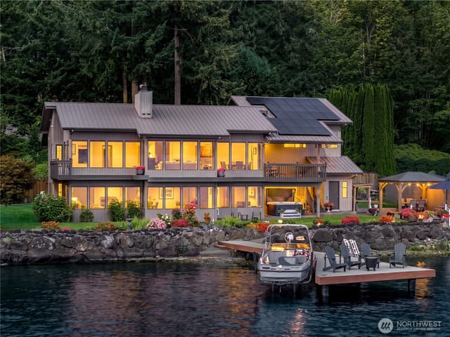 Property photo for 2825 E Lake Sammamish Parkway NE, Sammamish