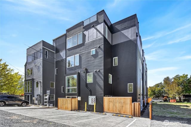 Property photo for 6318 41st Avenue SW #4, Seattle