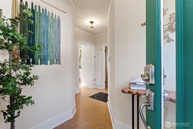 Property photo for 911 Yakima Avenue S, Seattle