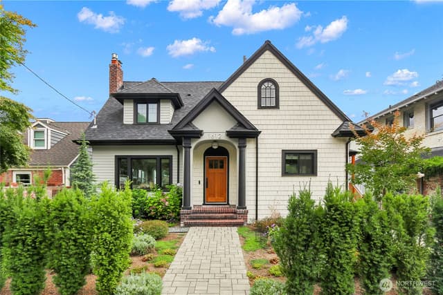 Property photo for 1612 5th Avenue N, Seattle
