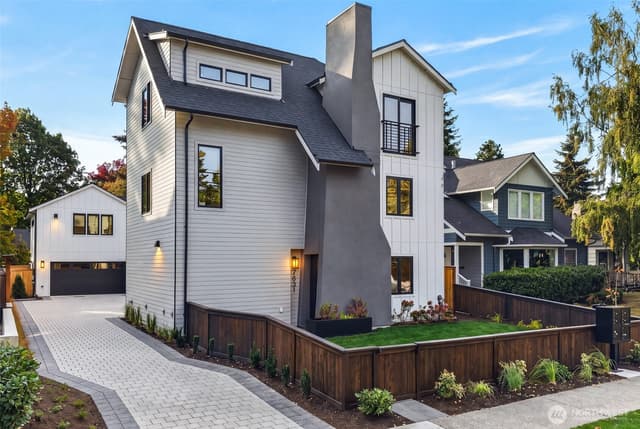 Property photo for 2631 34th Avenue W, Seattle