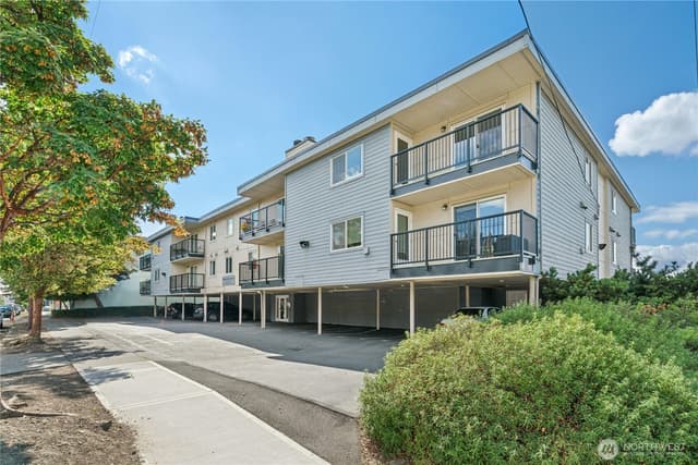 Property photo for 9255 Greenwood Avenue N #38, Seattle