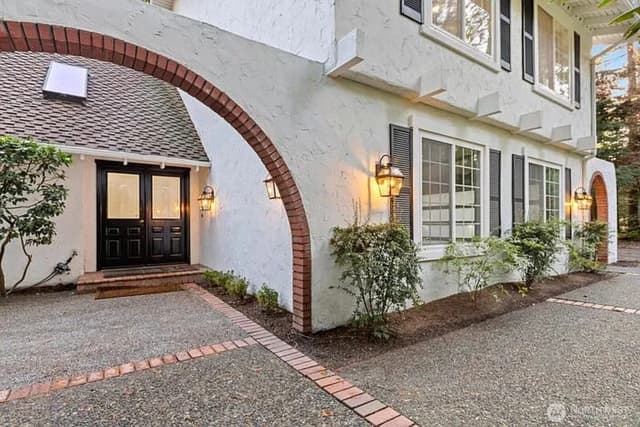 Property photo for 3610 130th Avenue NE, Bellevue