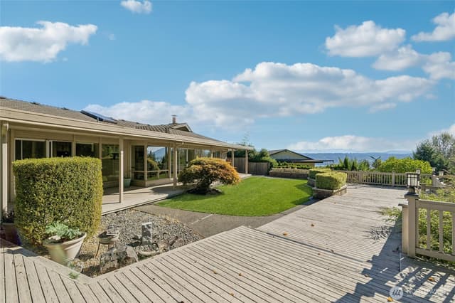 Property photo for 201 171st Place NE, Bellevue