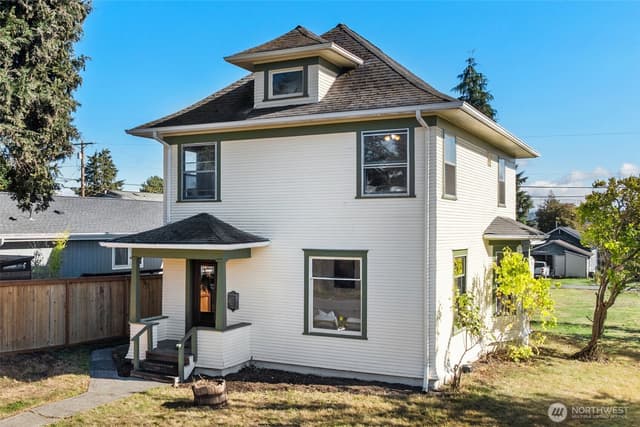 Property photo for 2305 Harrison Avenue, Everett