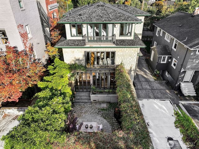 Property photo for 915 11th Avenue E, Seattle