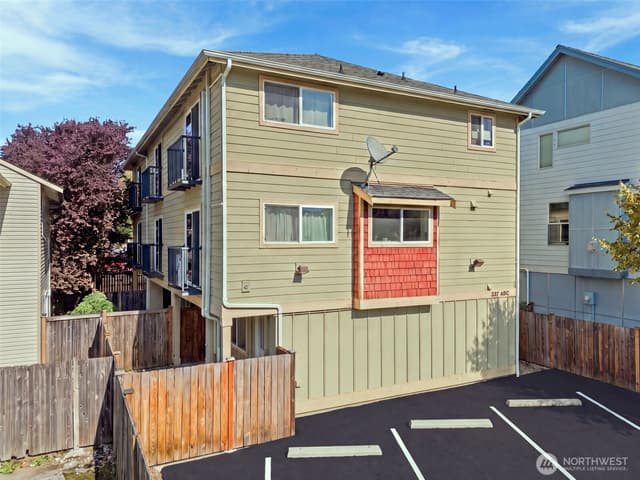 Property photo for 337 N 105th Street #A, Seattle