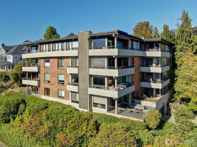 Property photo for 1001 2nd Avenue W #103, Seattle