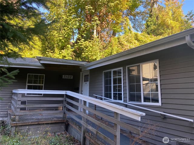 Property photo for 7100 Lincoln Parkway SW, Seattle