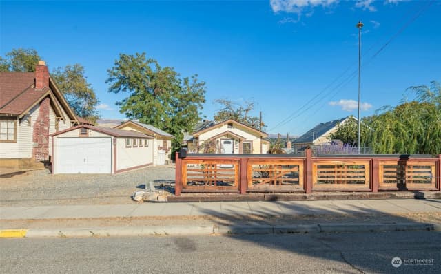 Property photo for 343 Malaga Avenue, Wenatchee