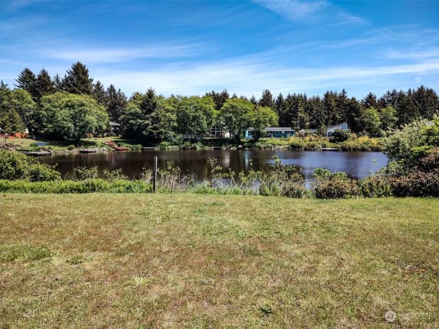 Property photo for 772 Cardinal Avenue Ne, Ocean Shores