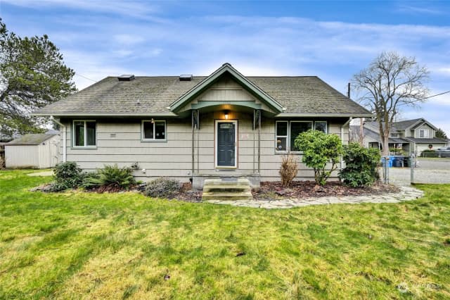 Property photo for 1706 E Pioneer Way, Puyallup