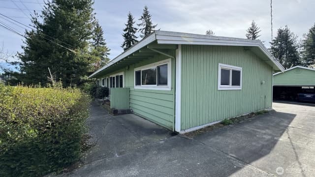 Property photo for 341 Ne 185th Street, Shoreline