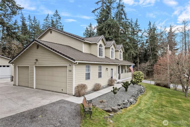 Property photo for 724 Greenoch Loop, Oak Harbor