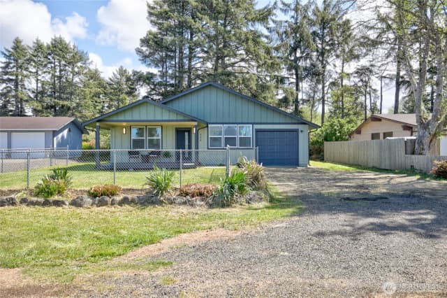 Property photo for 557 Puffin Avenue Ne, Ocean Shores