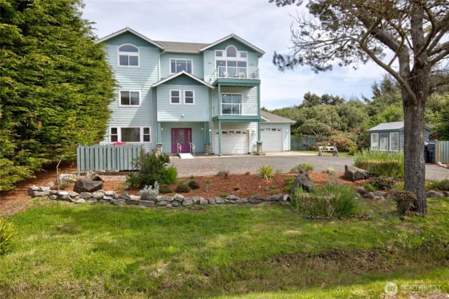 Property photo for 272 Sand Dune Avenue Nw, Ocean Shores